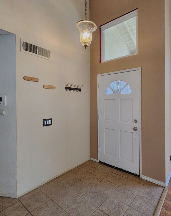 Foto del edificio - Great Two Story 3BD, 2.5BA Plus Bonus Room...