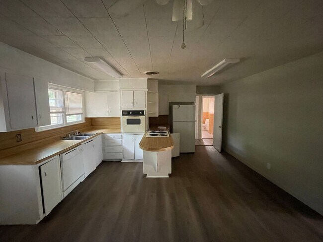 Foto del edificio - 3 bedroom, 2 bath