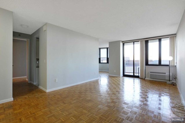 Building Photo - 100 Carlyle Dr