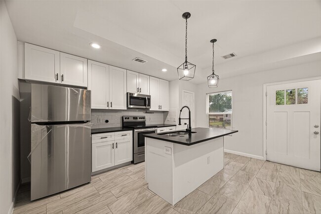 Foto del edificio - 4302 Hirsch Rd