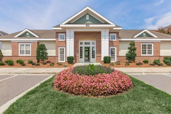 BEAUTIFUL LANDSCAPING - Heather Ridge Apartments