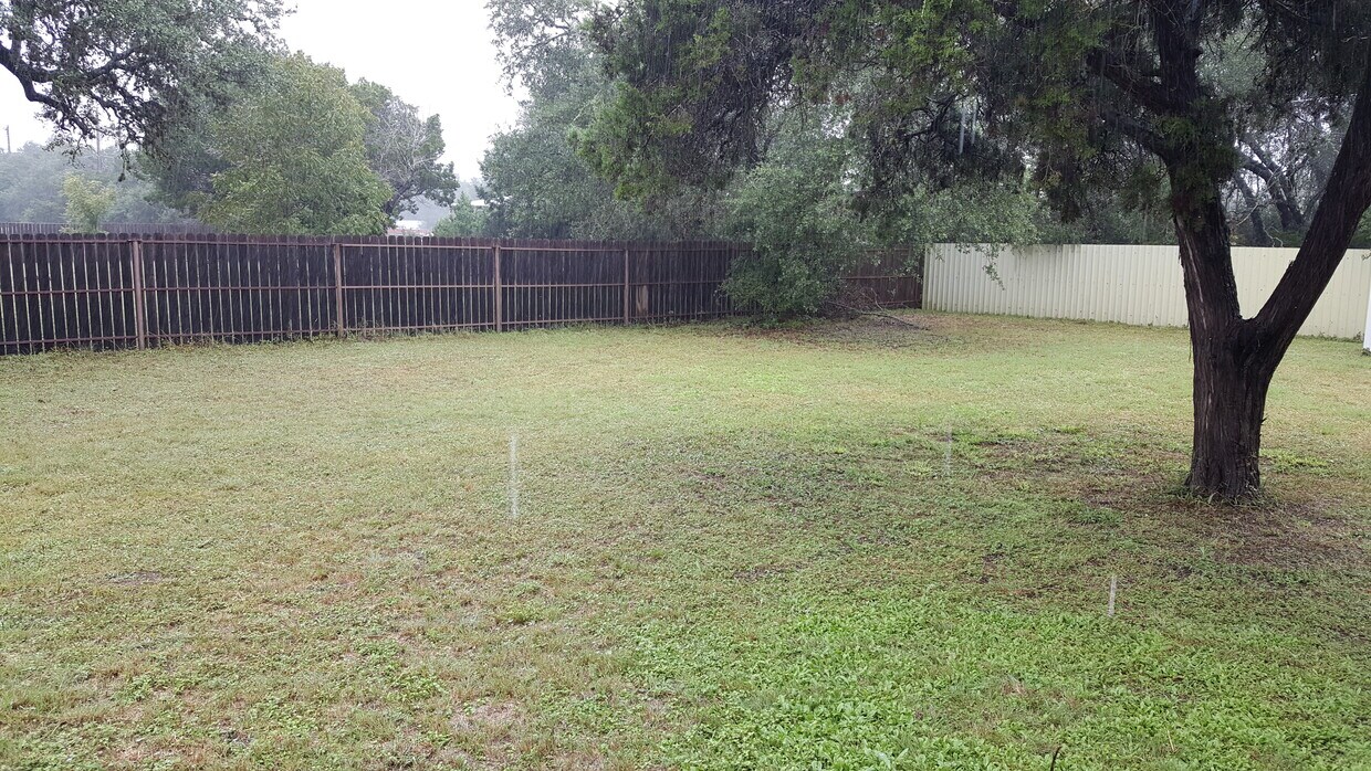 Huge Yard - 12505 Trail Driver St