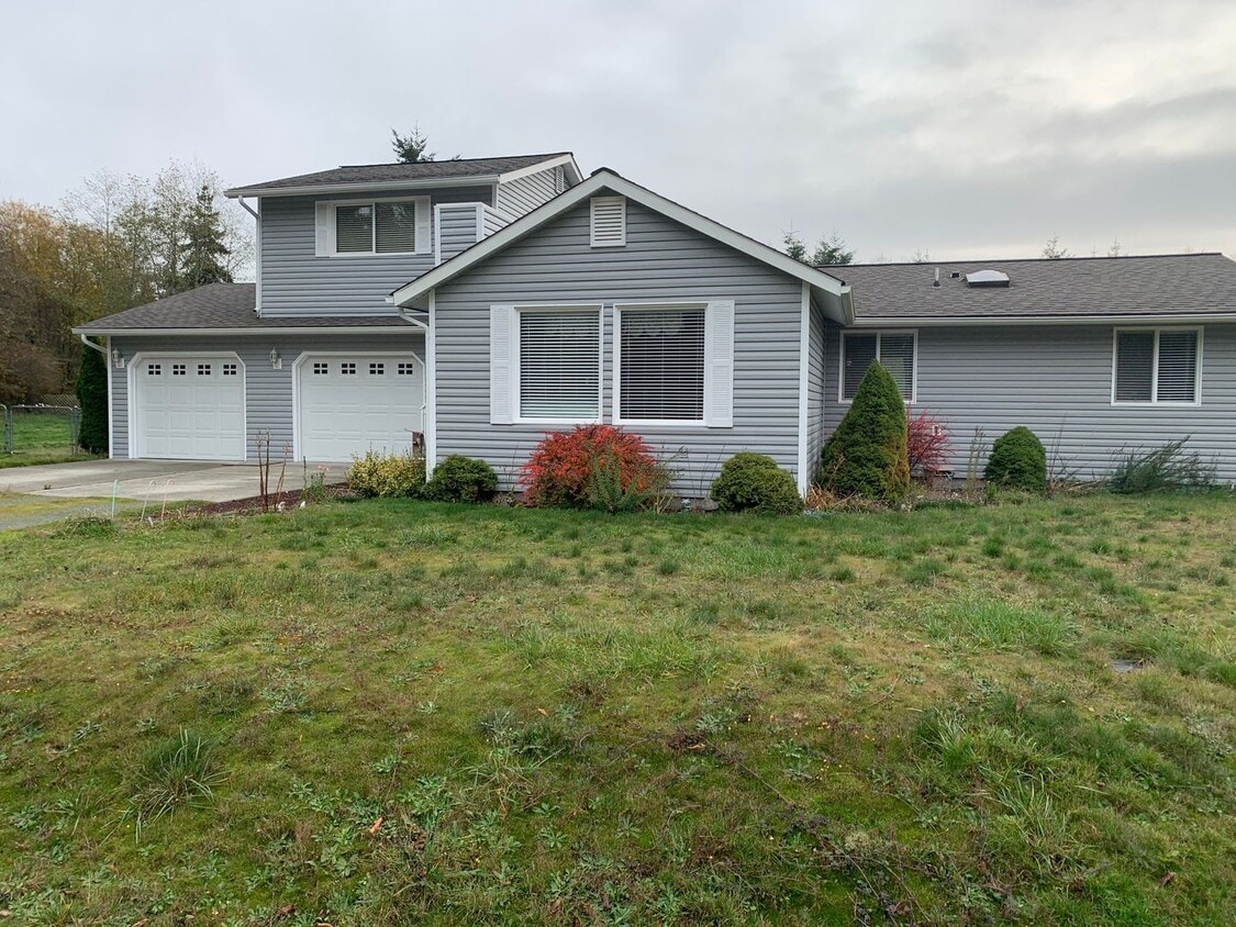 Foto principal - Lovely Home with Massive fenced yard and S...