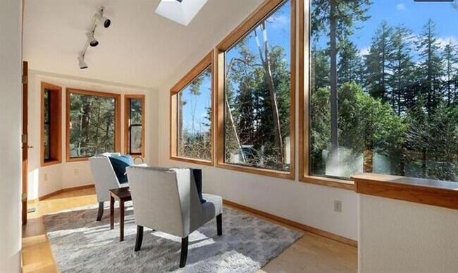 Foto del edificio - 8023 Yvonne Place Northwest, Silverdale, W...