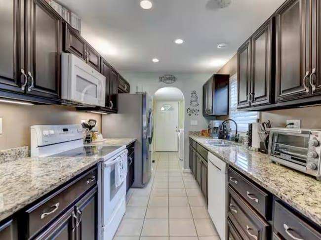 Building Photo - 2817 Evergreen Pl