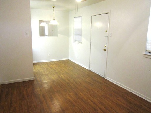Primary Photo - 3811 E Kiest Blvd