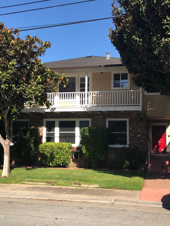 front of building - 4029 Beresford St