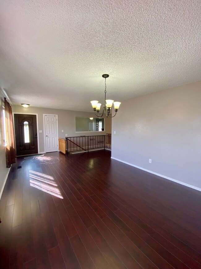 Foto del edificio - Beautifully Maintained Central 4 Bedroom. ...