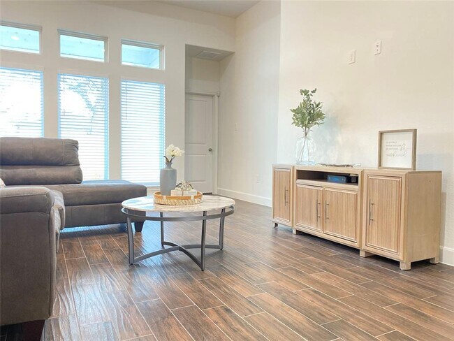 Foto del edificio - 8301 Livingston St