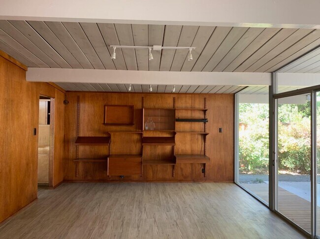 Building Photo - 3305 Middlefield Rd