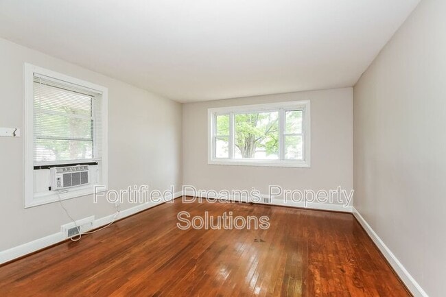 Building Photo - 507 Steele St