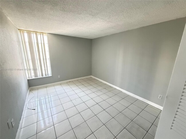 Foto del edificio - 310 Fontainebleau Blvd