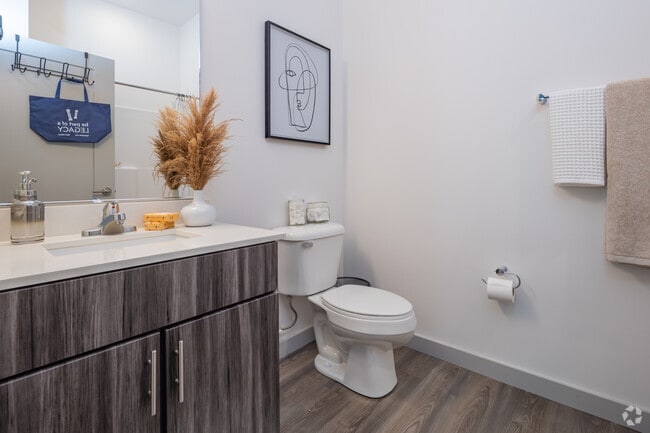 1BR, 1BA - 500SF - Bathroom - Legacy202