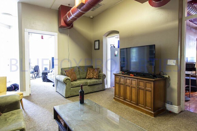 Foto del edificio - 5 bedroom in Tucson AZ 85705