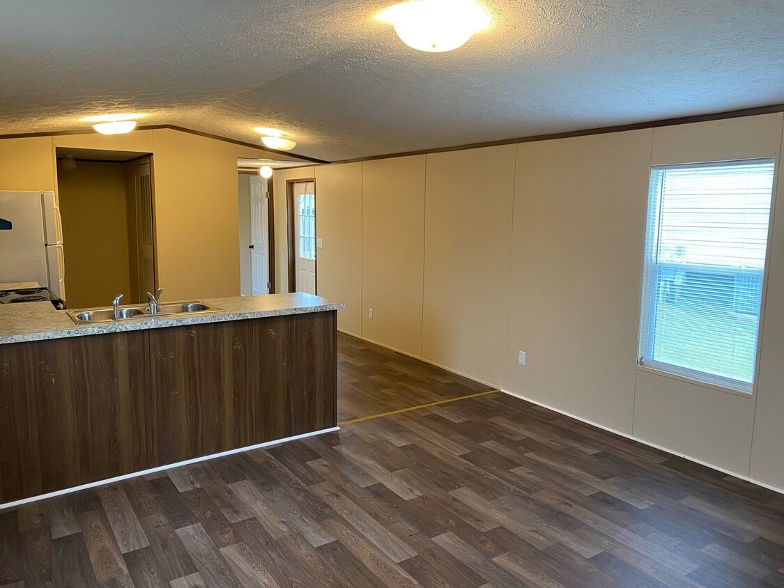 Building Photo - Pine Grove