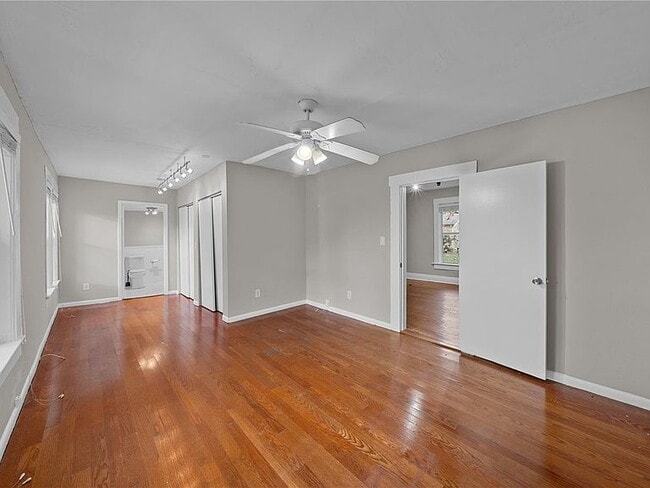 Building Photo - "Charming 3-Bed Oasis in Tampa with 2 Full Baths & 1650 Sq Ft of Comfort!"