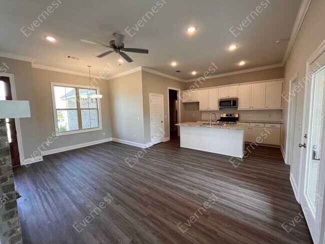 Foto del edificio - 203 Silver Maple Pl