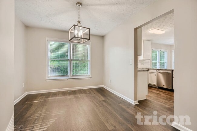 Building Photo - 985 Brookmont Dr S W