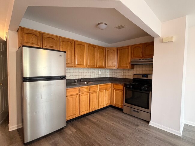 Full Sized Stainless Steel Appliances - 73 Stewart St