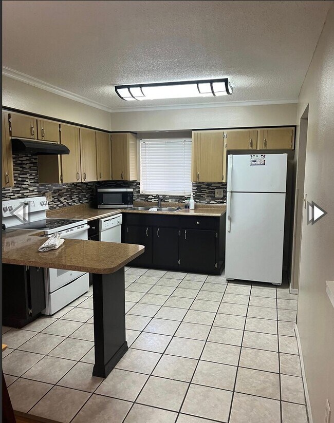 Building Photo - 2 bed 2 bath town house in resort 2777-110...