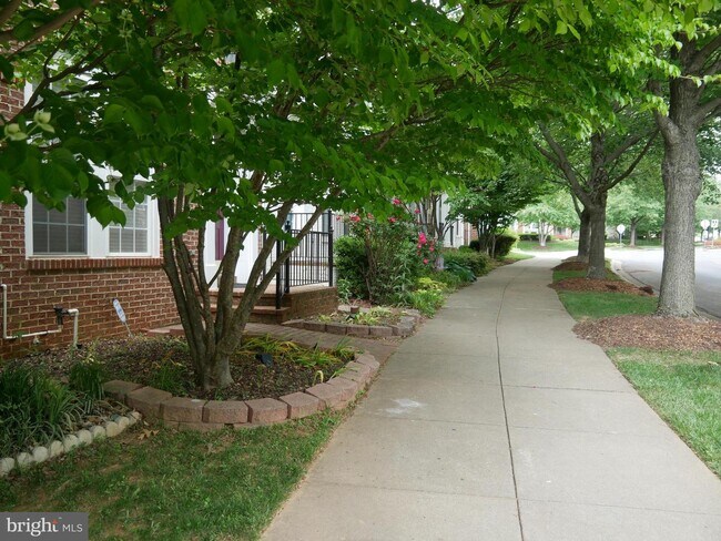 Foto del edificio - 211 Watkins Pond Blvd