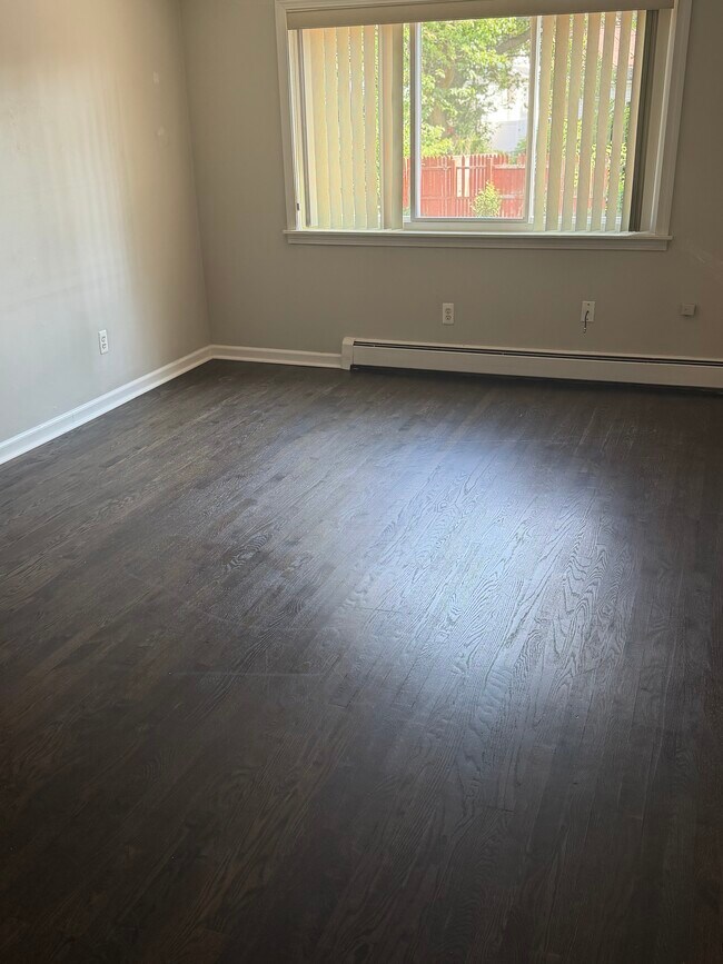 Foto del edificio - 484 E Breckenridge St