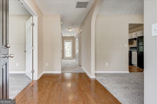 Building Photo - 1475 Trafalgar Way