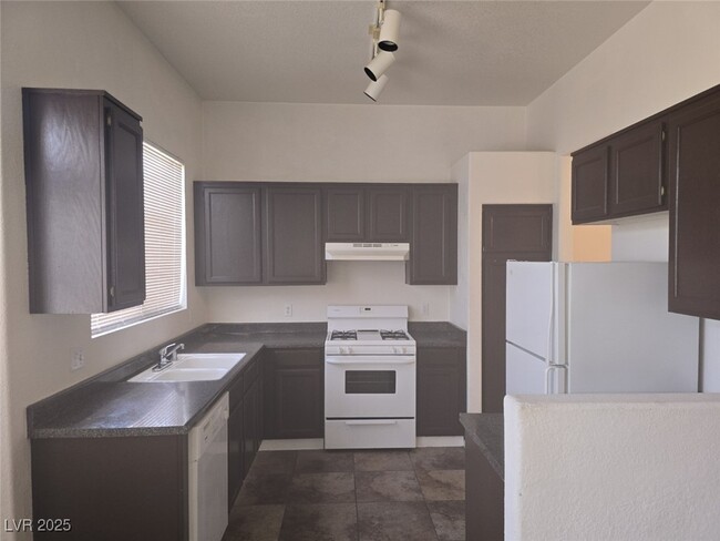 Building Photo - 2108 Panther Pl