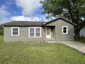Building Photo - 1021 Hillside Dr
