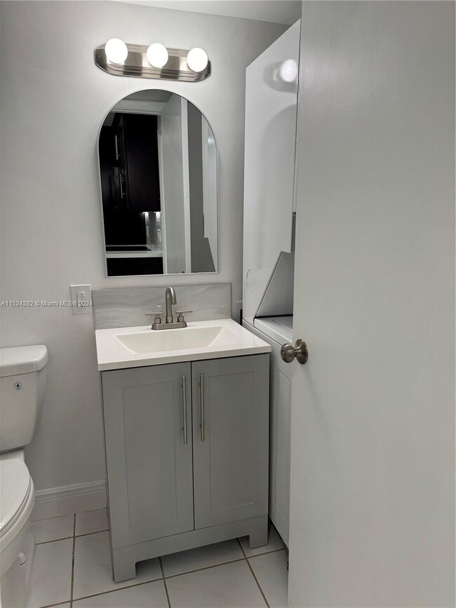 Building Photo - 7241 Miami Lakes Dr