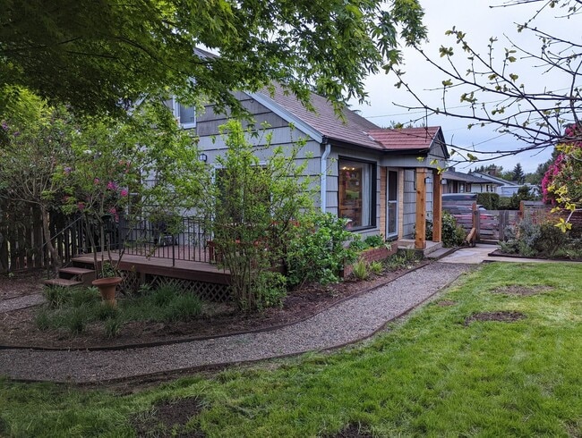 Building Photo - Brentwood-Darlington, 4 bed/2 bath, large ...