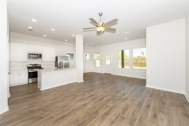 Foto del edificio - 16807 Solomons Plume Ln