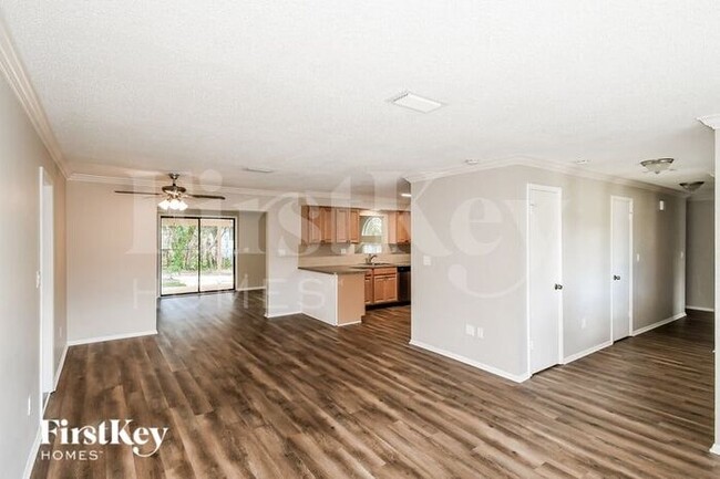 Building Photo - 207 Lily Rd