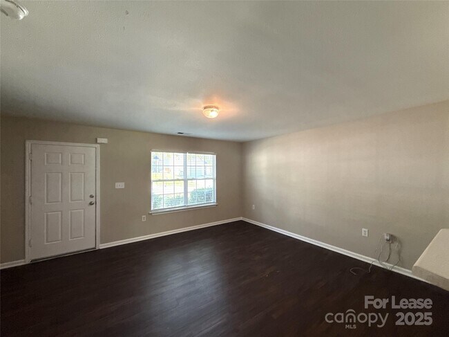 Foto del edificio - 5815 Kelden Walker Ln
