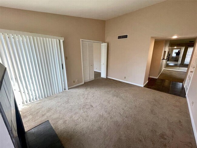 Building Photo - 700 Thicket Ln