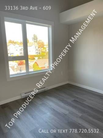 Building Photo - Top Floor Apartment