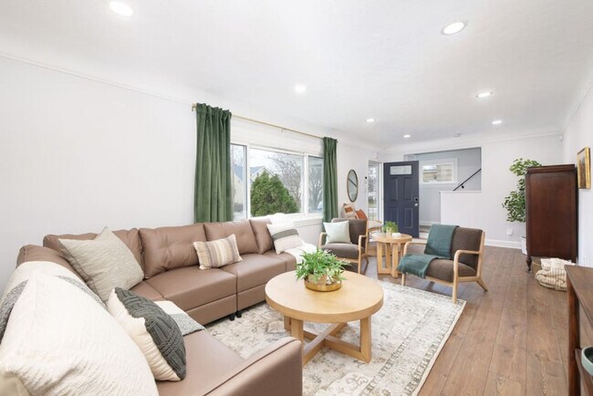 Foto del edificio - 3544 Tuttle Ave