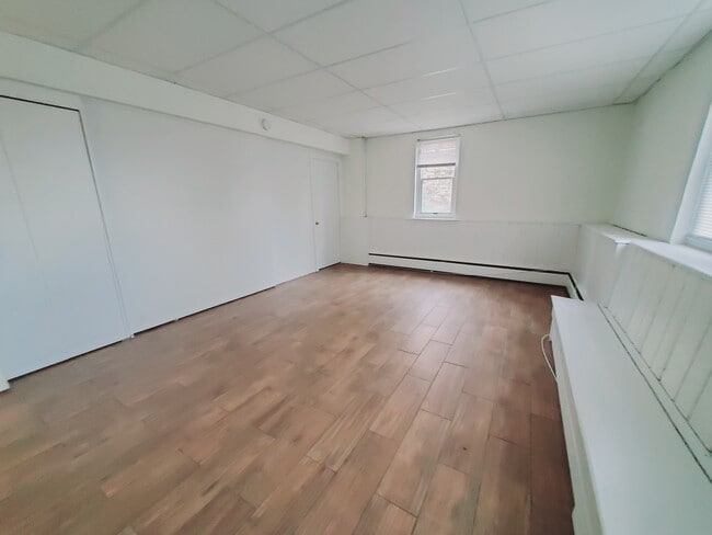 Building Photo - 47 Whitmore Ln