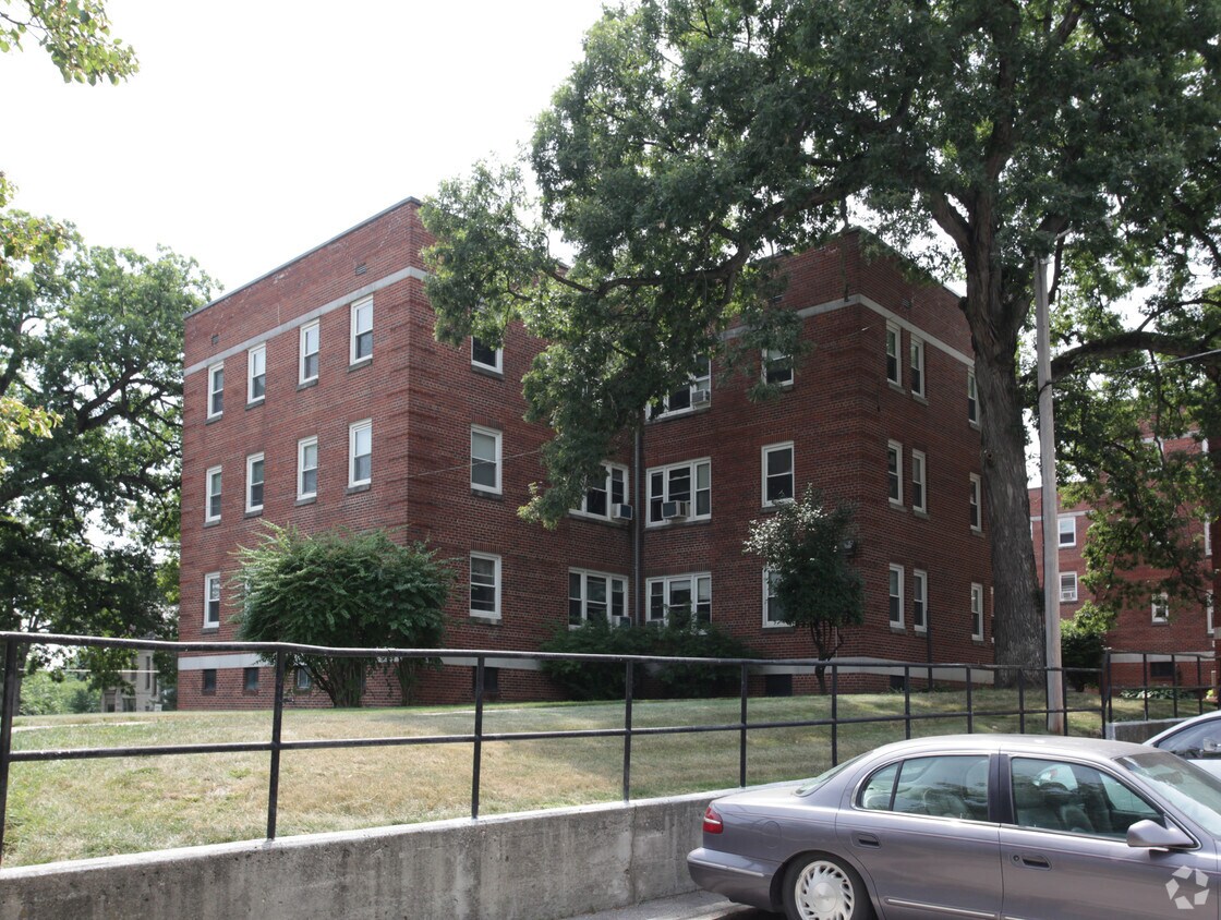 Hampton House Apartments Apartments in Des Moines, IA