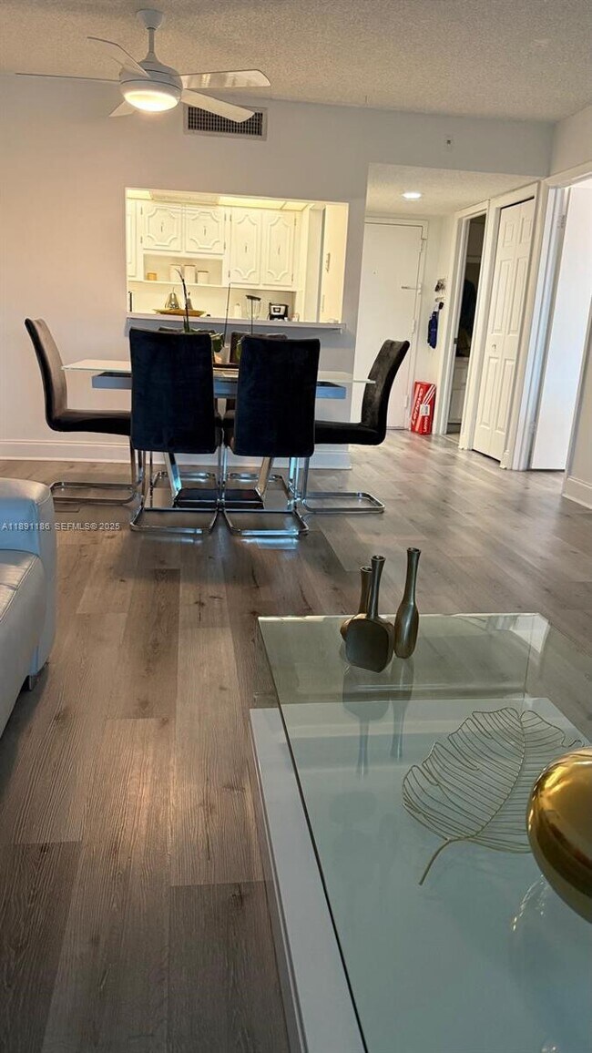 Foto del edificio - 140 Lakeview Dr