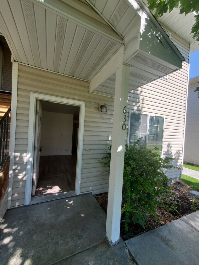 Primary Photo - 630 Linden Dr