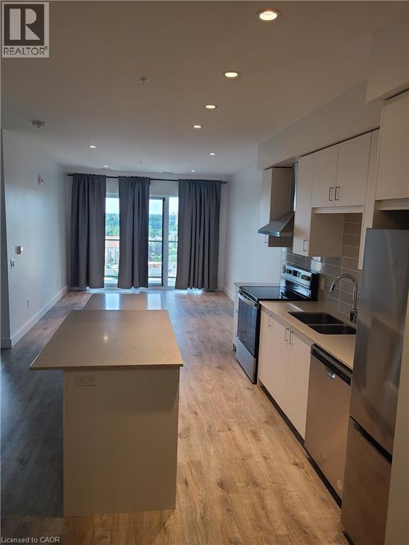 Photo du bâtiment - 50 Grand Ave S