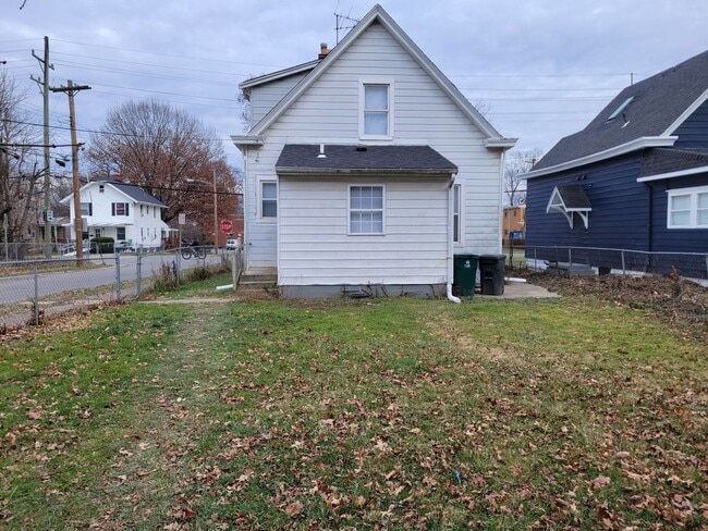 Building Photo - 6023 Lantana Ave 5BR/1.5BA (Cincinnati)
