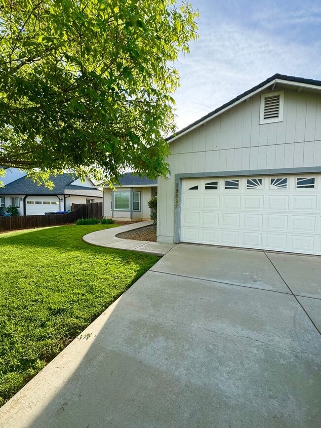 Building Photo - Lovely Home in Cottonwood!! (Lake California/Privately Gated Community)