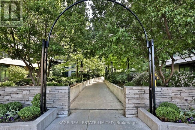 Building Photo - 20 Scrivener Square