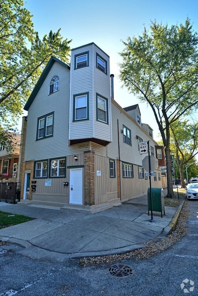 Building Photo - 1847 W Melrose St