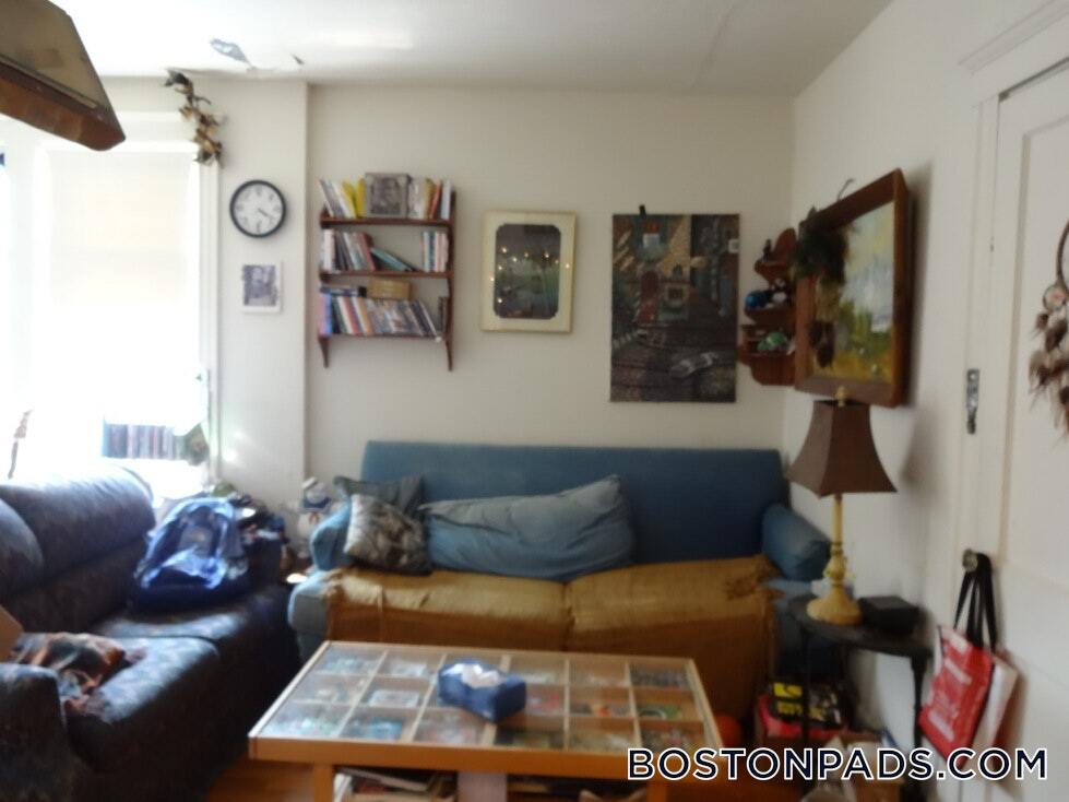 Foto principal - 1630 Commonwealth Ave