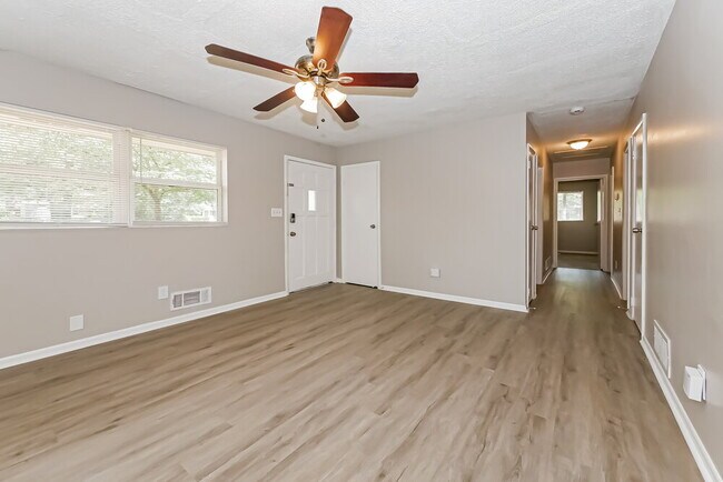 Foto del edificio - 8139 Attleboro Dr