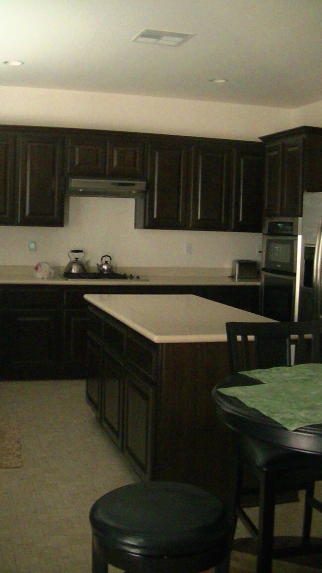 Cocina - 9810 Grey Goose St