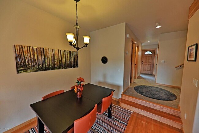 Building Photo - 835 Ferret Ln